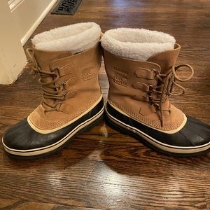 Sorel like new Caribou boots